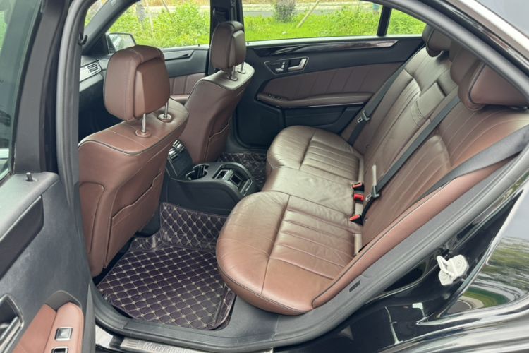 Used Mercedes-Benz E-Class 2015 E 260 L Sport Luxury Model Interior 1