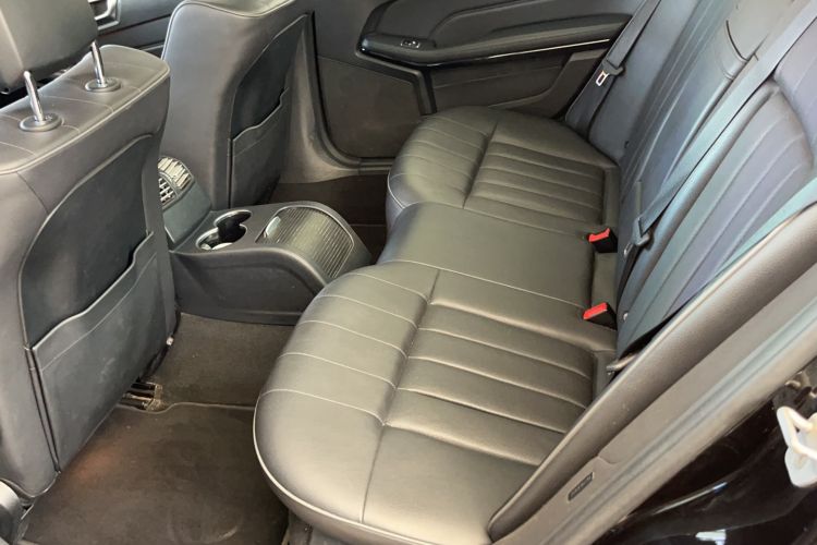 Used Mercedes-Benz E-Class 2015 Facelift E 200 L Interior 1