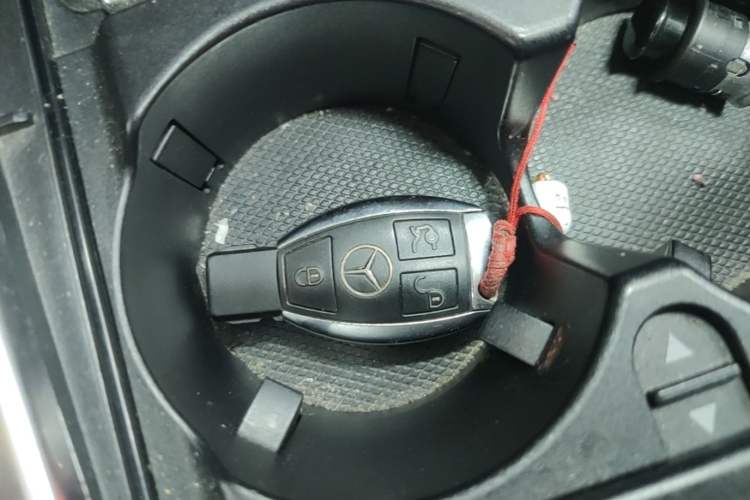Used Mercedes-Benz E-Class 2015 Facelift E 200 L Interior 1