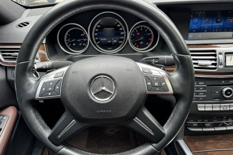 Used Mercedes-Benz E-Class 2015 E 260 L Luxury Model Interior 10