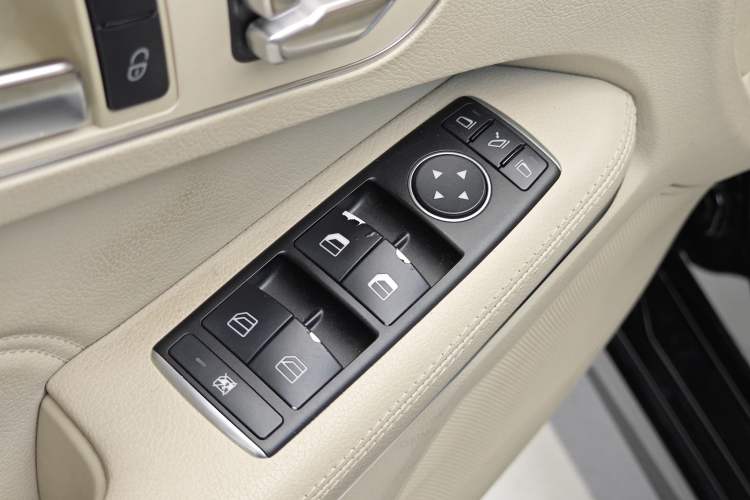 Used Mercedes-Benz E-Class 2015 Revised E 260 L Interior 10