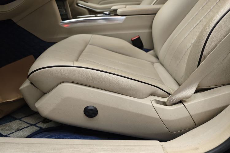 Used Mercedes-Benz E-Class 2015 Revised E 260 L Interior 11