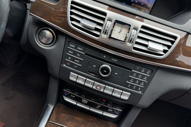 Used Mercedes-Benz E-Class 2015 E 260 L Luxury Model Interior 14