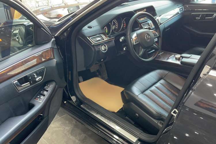 Used Mercedes-Benz E-Class 2015 E 400 L Hybrid Interior 2