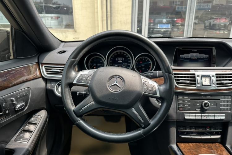 Used Mercedes-Benz E-Class 2015 Facelift E 200 L Interior 2