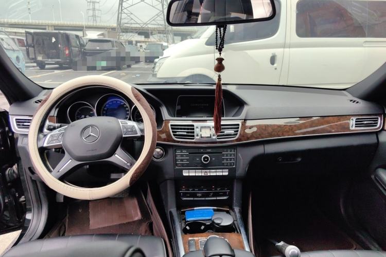 Used Mercedes-Benz E-Class 2015 Facelift E 200 L Interior 2