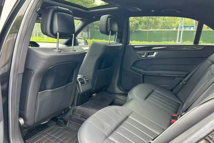 Used Mercedes-Benz E-Class 2015 E 200 L Interior 3