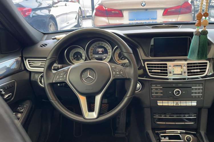 Used Mercedes-Benz E-Class 2015 Facelift E 200 L Interior 3