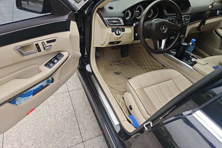 Used Mercedes-Benz E-Class 2015 E 260 L Sport & Fashion Model Interior 3