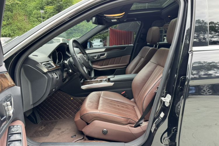 Used Mercedes-Benz E-Class 2015 E 260 L Luxury Model Interior 4