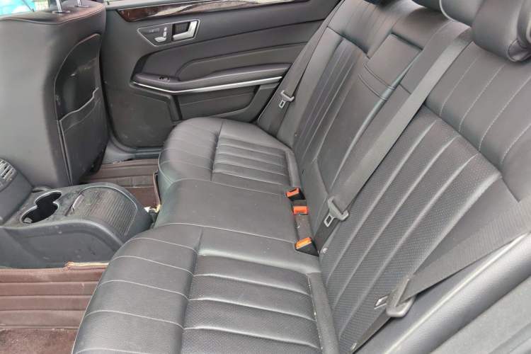 Used Mercedes-Benz E-Class 2015 Facelift E 200 L Interior 4