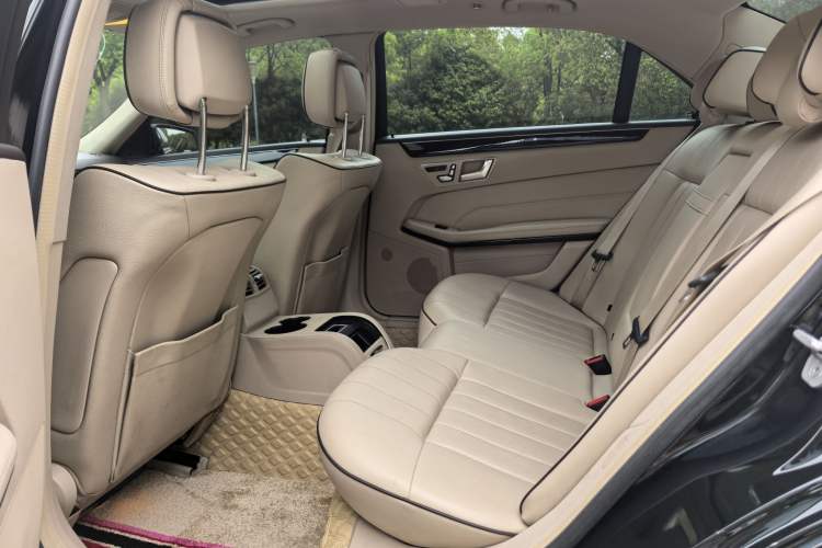 Used Mercedes-Benz E-Class 2015 E 200 L Sport Edition Interior 4
