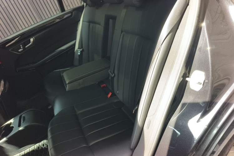 Used Mercedes-Benz E-Class 2015 Restyled E 260 L Sport Edition Interior 4