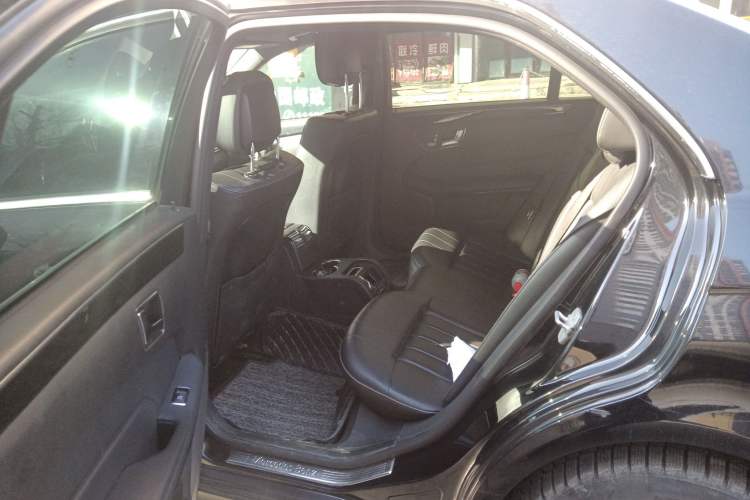 Used Mercedes-Benz E-Class 2015 E 260 L Sport Edition Interior 4
