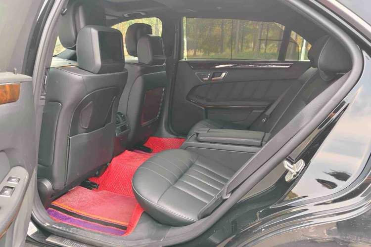Used Mercedes-Benz E-Class 2015 E 400 L Hybrid Interior 4