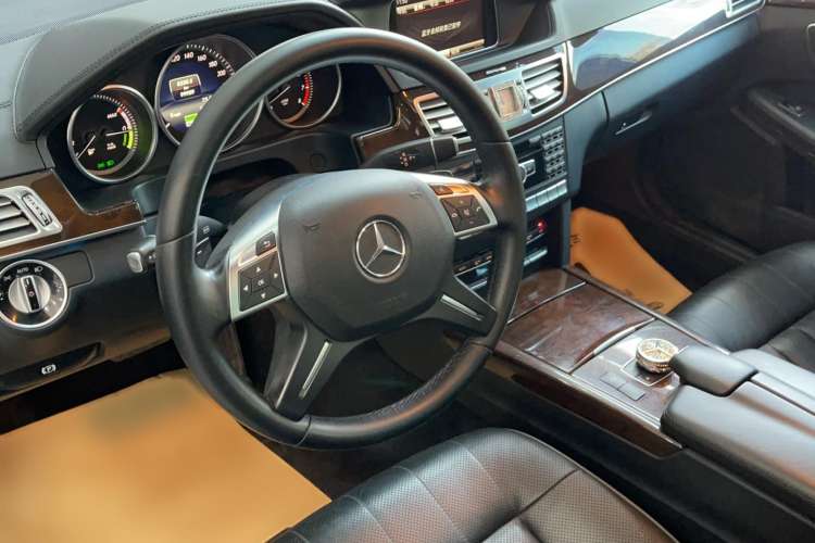 Used Mercedes-Benz E-Class 2015 E 400 L Hybrid Interior 5