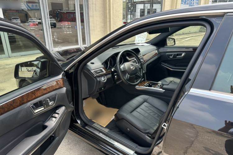 Used Mercedes-Benz E-Class 2015 Facelift E 200 L Interior 5