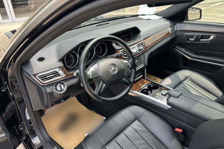 Used Mercedes-Benz E-Class 2015 Facelift E 200 L Interior 6