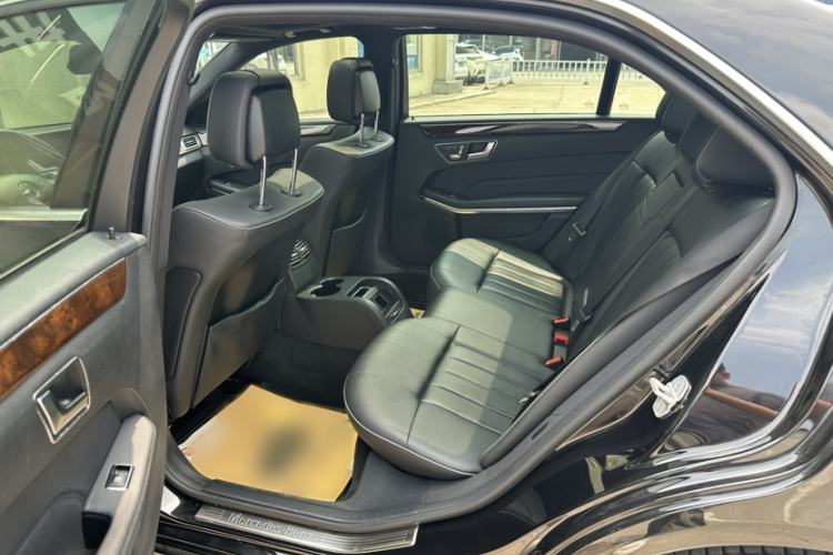 Used Mercedes-Benz E-Class 2015 Facelift E 200 L Interior 7