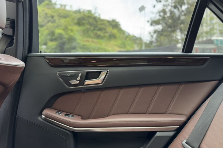 Used Mercedes-Benz E-Class 2015 E 260 L Luxury Model Interior 8