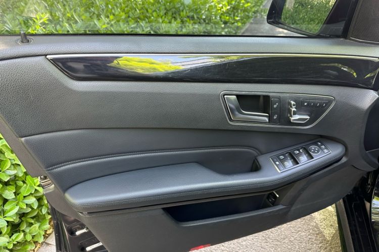 Used Mercedes-Benz E-Class 2015 E 260 L Sport Edition Interior 8