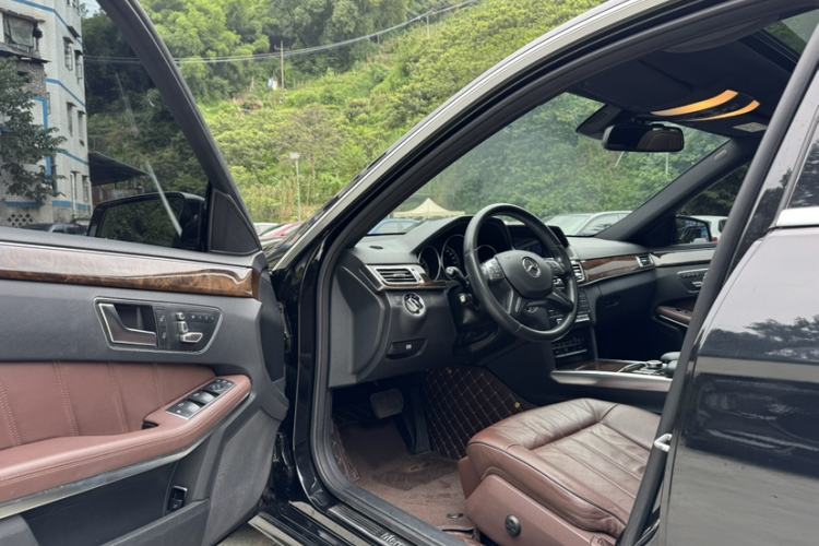 Used Mercedes-Benz E-Class 2015 E 260 L Luxury Model Interior 9