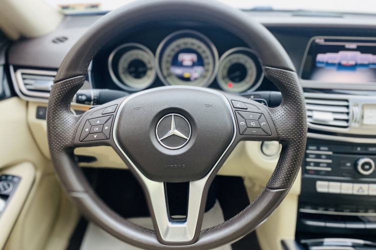 Used Mercedes-Benz E-Class 2015 Restyled E 260 L Sport Edition Interior 9
