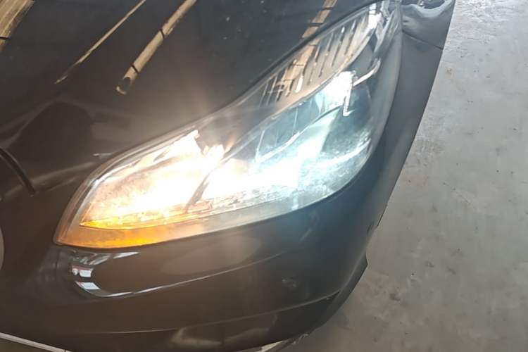 Used Mercedes-Benz E-Class 2015 Revised E 260 L Sporty and Stylish Edition Left Front Headlight