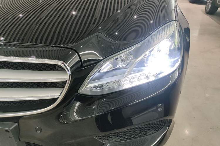 Used Mercedes-Benz E-Class 2015 E 320 L Sport 4MATIC Left Front Headlight