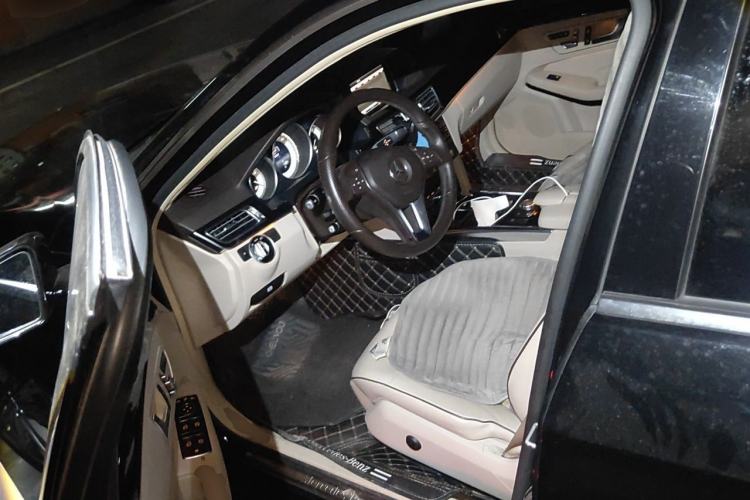 Used Mercedes-Benz E-Class 2015 E 260 L Sport & Fashion Model Left Front Seat