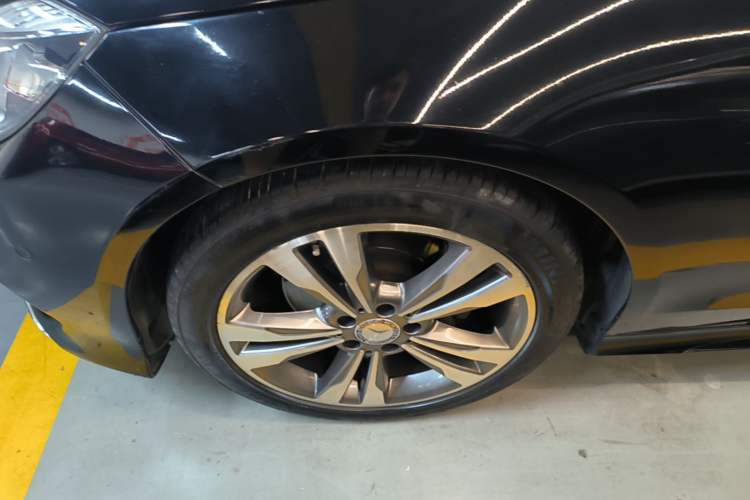 Used Mercedes-Benz E-Class 2015 Restyled E 260 L Sport Edition Left Front Wheel Hub
