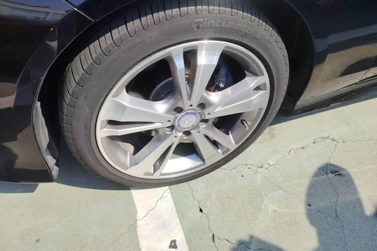 Used Mercedes-Benz E-Class 2015 E 320 L Sport 4MATIC Left Front Wheel Hub