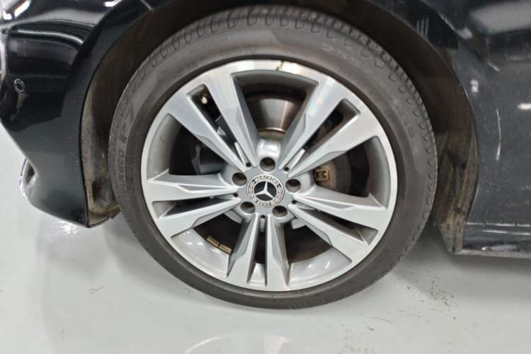 Used Mercedes-Benz E-Class 2015 E 260 L Sport & Fashion Model Left Front Wheel Hub