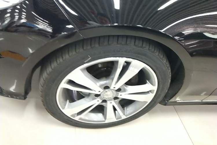 Used Mercedes-Benz E-Class 2015 E 320 L 4MATIC Left Front Wheel Hub