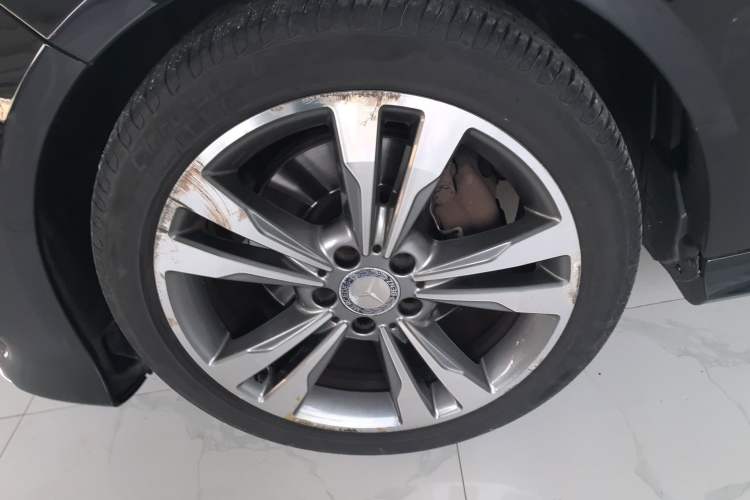 Used Mercedes-Benz E-Class 2015 Revised E 260 L Sporty and Stylish Edition Left Front Wheel Hub