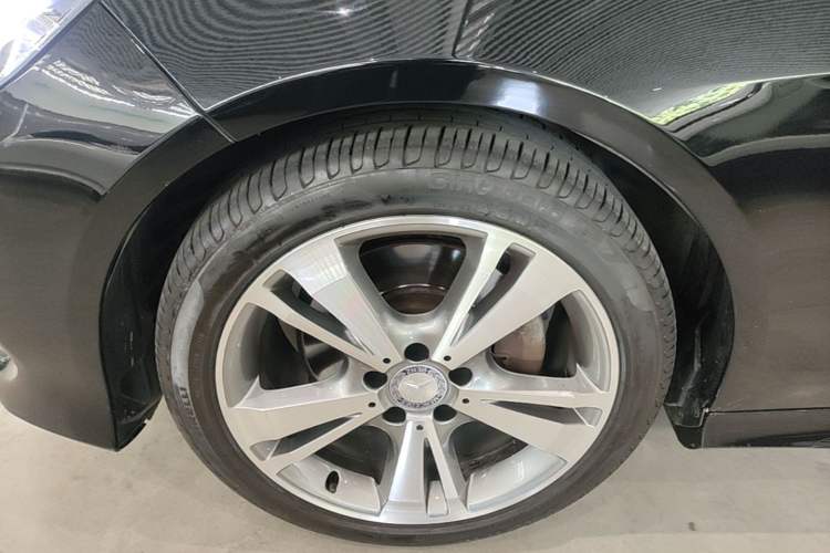 Used Mercedes-Benz E-Class 2015 E 320 L Sport 4MATIC Left Front Wheel Hub