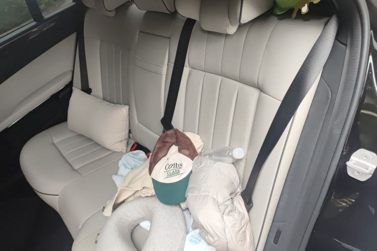 Used Mercedes-Benz E-Class 2015 E 260 L Sport & Fashion Model Left Rear Seat