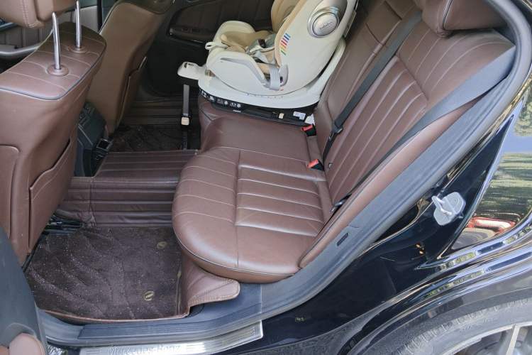 Used Mercedes-Benz E-Class 2015 E 320 L Sport Edition Left Rear Seat