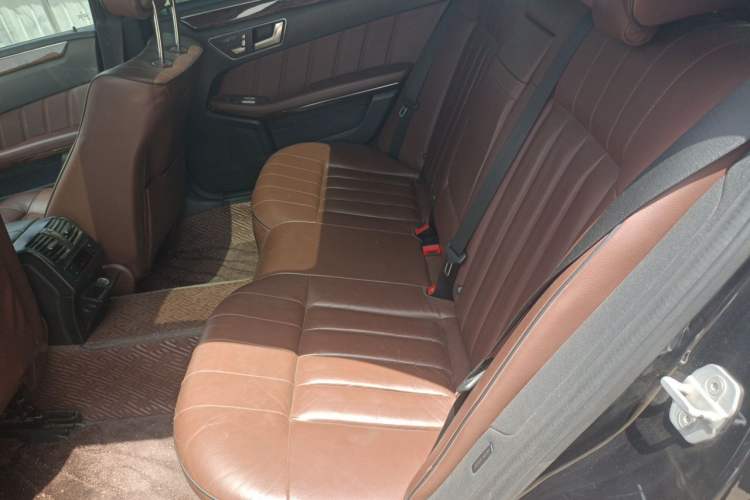 Used Mercedes-Benz E-Class 2015 E 320 L Luxury 4MATIC Left Rear Seat