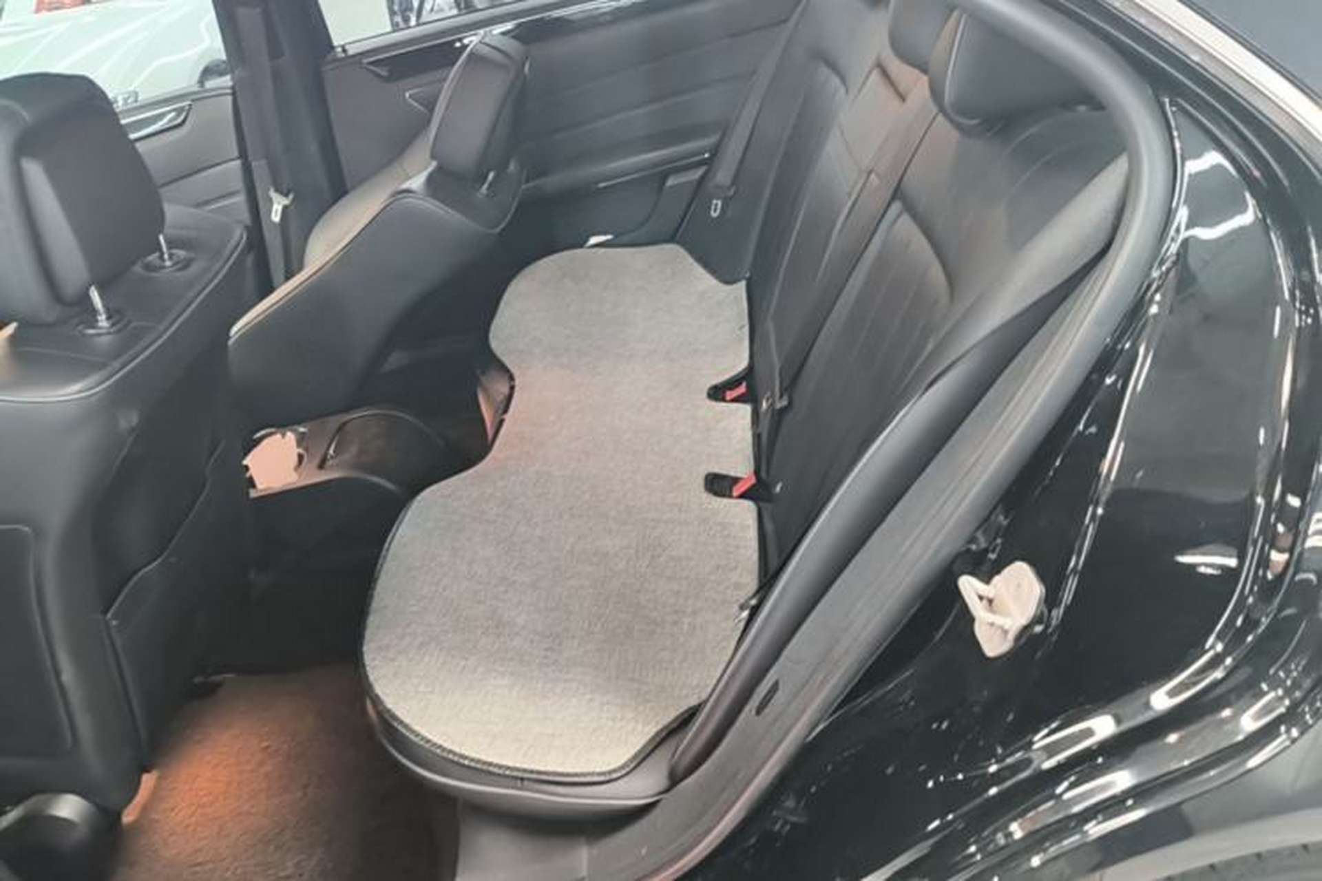 Used Mercedes-Benz E-Class 2015 Revised E 180 L Sport Edition Left Rear Seat