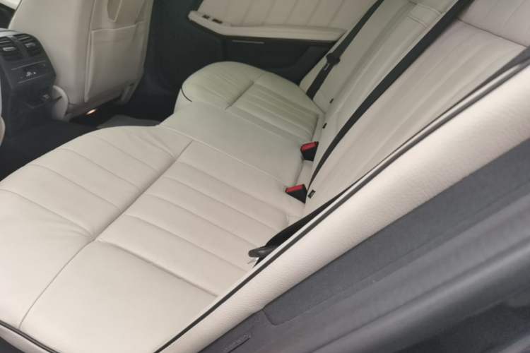 Used Mercedes-Benz E-Class 2015 E 320 L Luxury 4MATIC Left Rear Seat