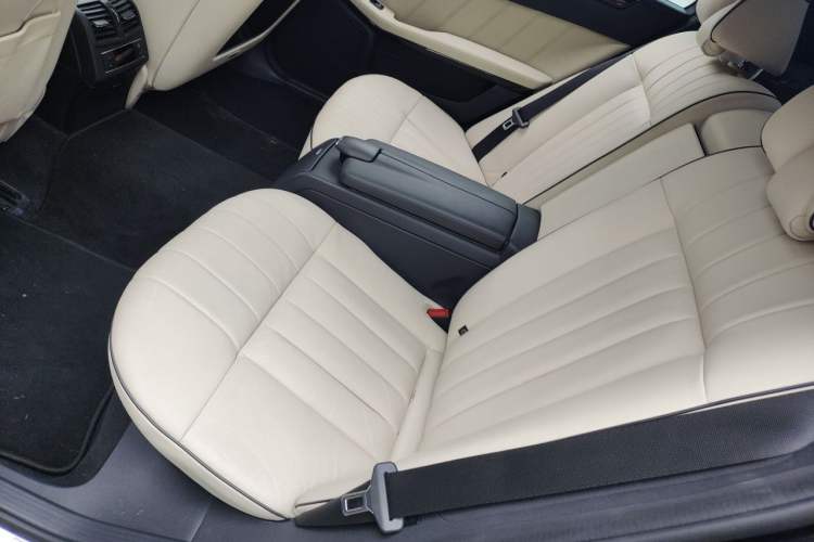 Used Mercedes-Benz E-Class 2015 E 400 L Sport Luxury 4MATIC Left Rear Seat