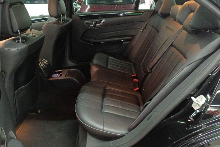 Used Mercedes-Benz E-Class 2015 Revised E 260 L Sporty and Stylish Edition Left Rear Seat