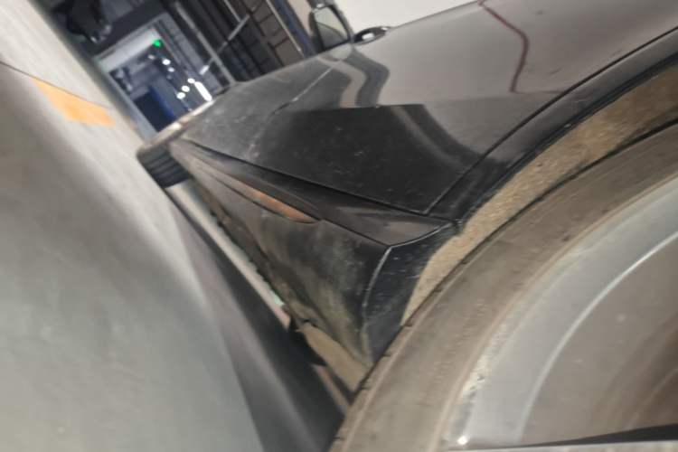 Used Mercedes-Benz E-Class 2015 E 260 L Sport Luxury Model Left Side Sill