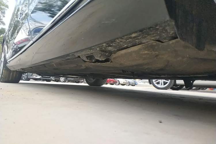 Used Mercedes-Benz E-Class 2015 Revised E 180 L Sport Edition Left Side Sill