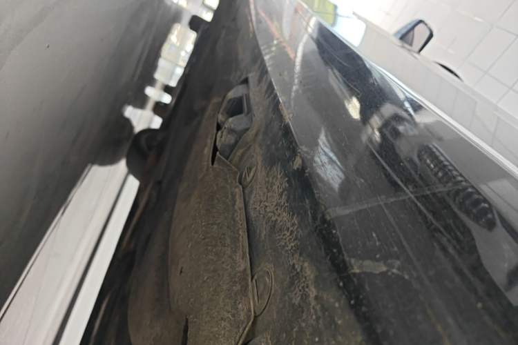 Used Mercedes-Benz E-Class 2015 E 200 L Sport Edition Left Side Sill