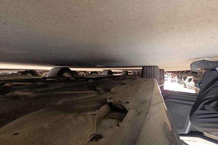 Used Mercedes-Benz E-Class 2015 E 260 L Sport Edition Left Side Sill