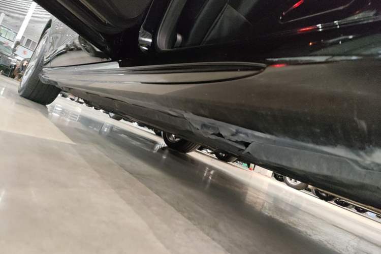 Used Mercedes-Benz E-Class 2015 E 320 L Sport 4MATIC Left Side Sill