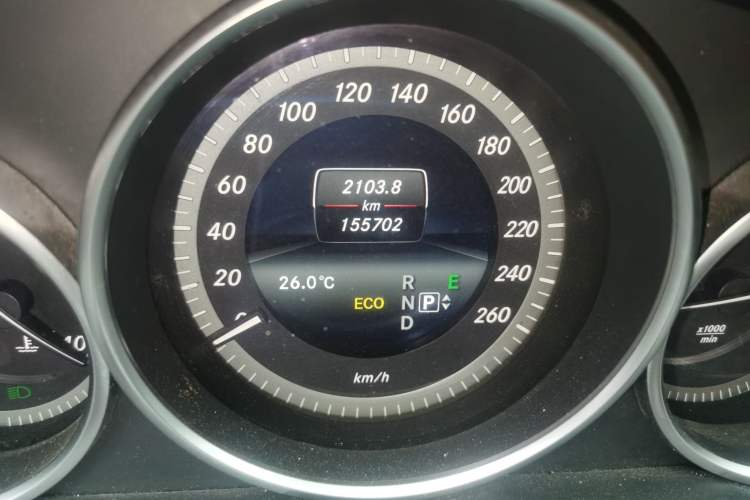 Used Mercedes-Benz E-Class 2015 E 260 L Odometer Close Up