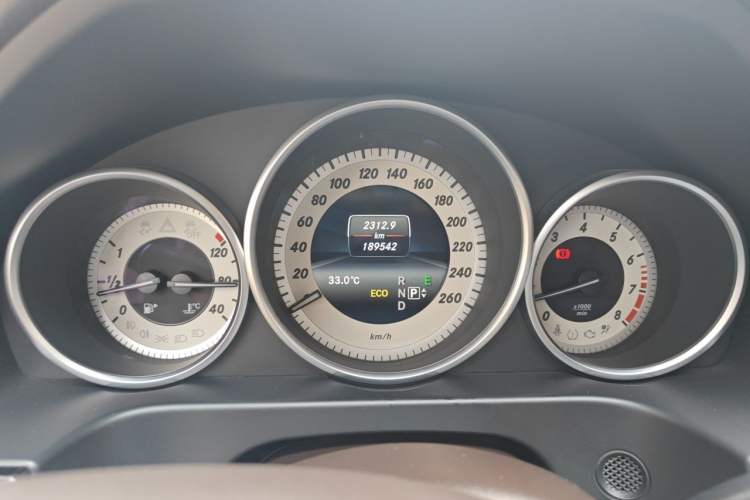 Used Mercedes-Benz E-Class 2015 E 260 L Sport Edition Odometer Close Up